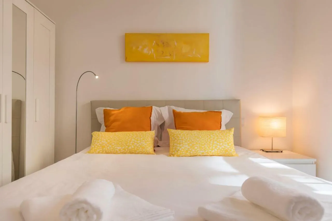 Appartamento Lovelystay - Peaceful Living - Heart Of The City Lisbona
